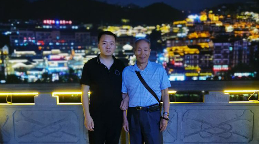 欢迎广东中山崔杰华宗亲到访茅台镇