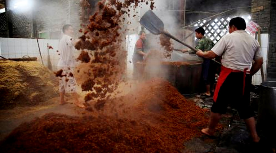 酱香酒为什么那么贵，喝酱香酒对健康有好处吗